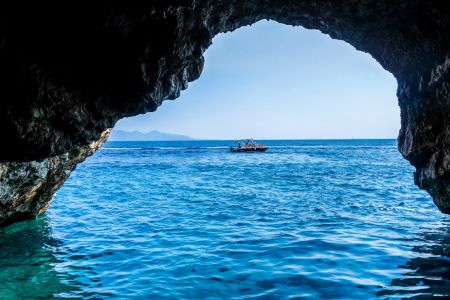 private boat cruises shipwreck zakynthos porto vromi
